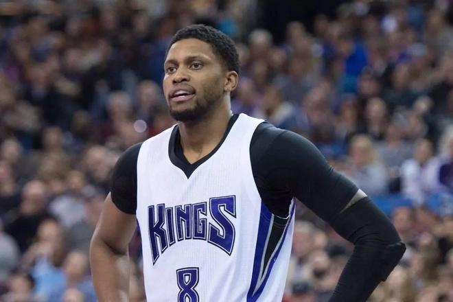 具侵略性的 具侵略性的