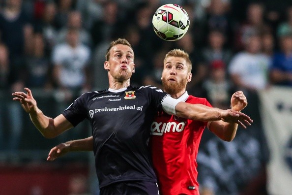 则坚称自己 则坚称自己